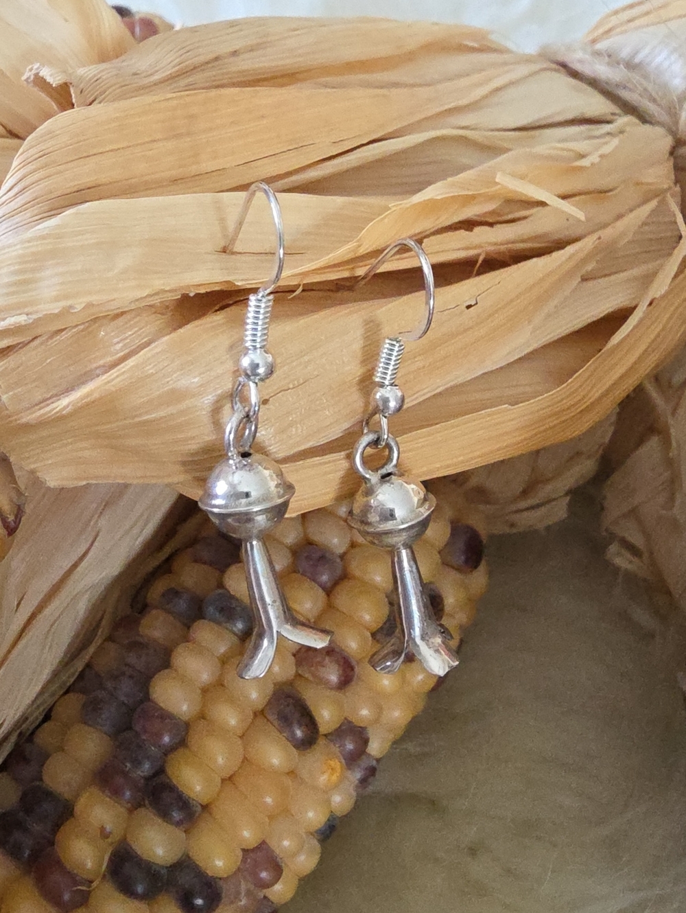 Adorable NWOT Native American Sterling Squash Blossom Dangle Earrings 🩶🎁